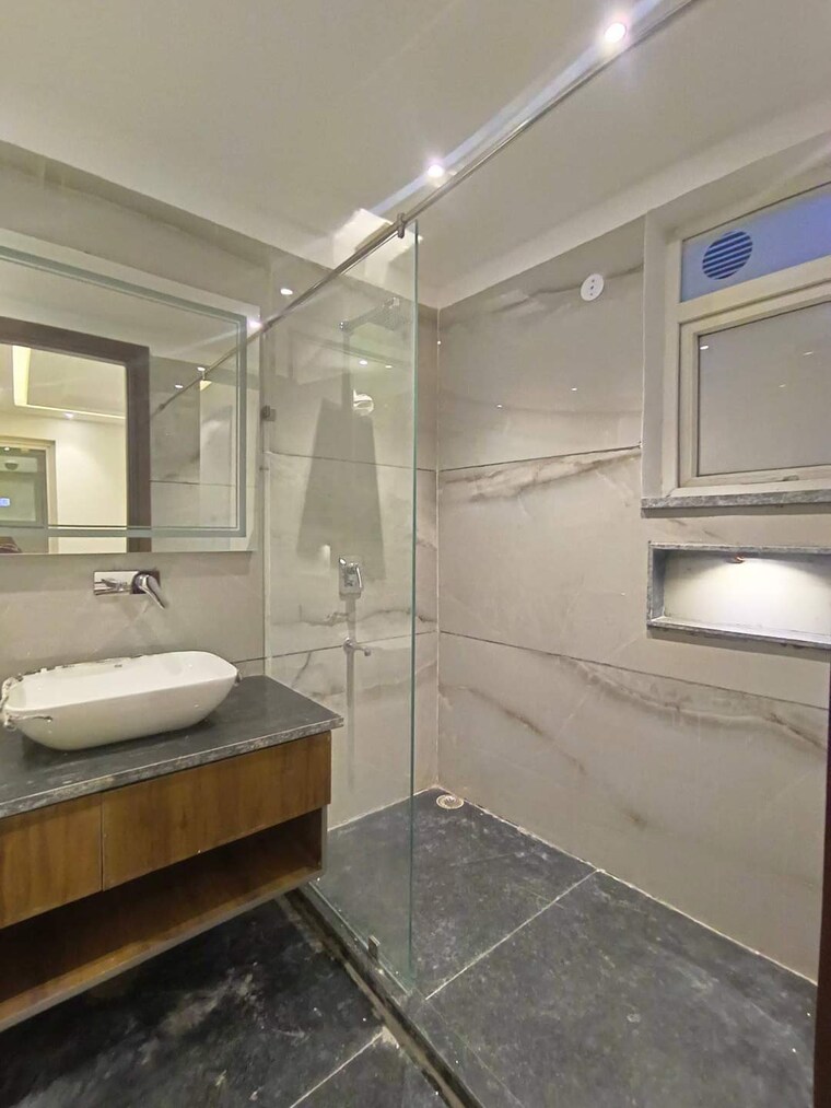 Bathroom, sector 43 4 Bedroom 2100 Sq.Ft. Builder Floor In Sector 43 Faridabad 8335522