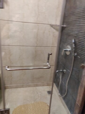 Furnished Amenities in 4 BHK Builder Floor at Panchsheel Enclave – for Sale