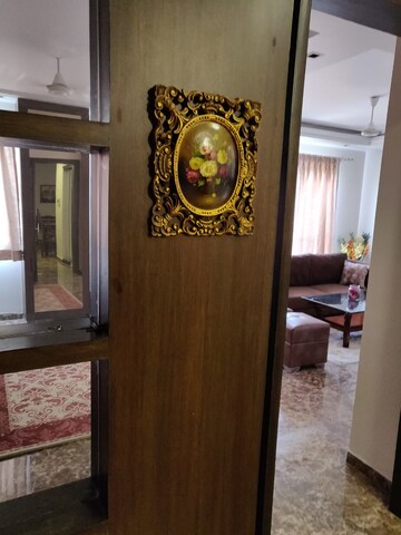 Furnished Amenities in 4 BHK Builder Floor at Panchsheel Enclave – for Sale