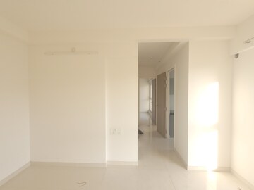 Room in 1.5 BHK Apartment at Godrej Emerald, Ghodbunder Road – for Rent