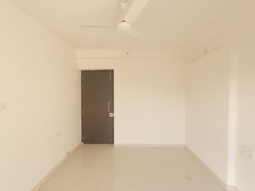 Room in 1.5 BHK Apartment at Godrej Emerald, Ghodbunder Road – for Rent