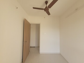 Room in 1.5 BHK Apartment at Godrej Emerald, Ghodbunder Road – for Rent