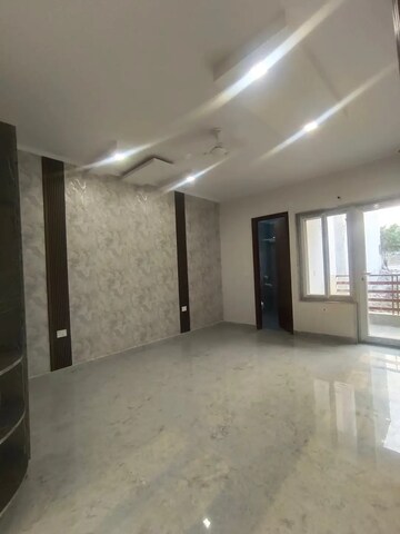 Room in 3 BHK Builder Floor at Sector 43 – for Sale