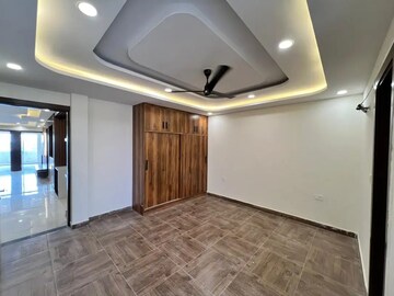 Room in 3 BHK Builder Floor at Sector 43 – for Sale