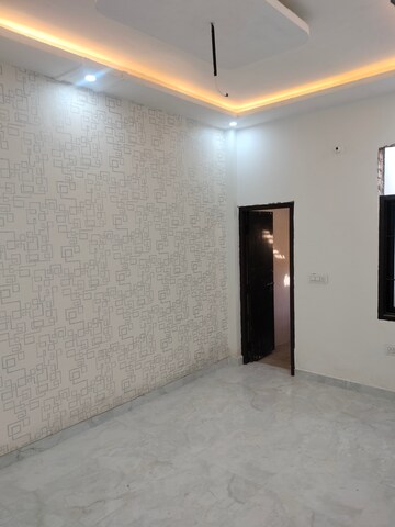 Room in 5 BHK Villa at Kamta – for Sale