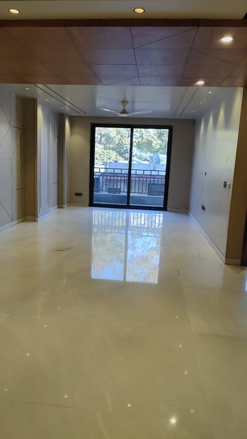 Room in 4 BHK Builder Floor at Whispering Meadows, Sector 43 – for Sale