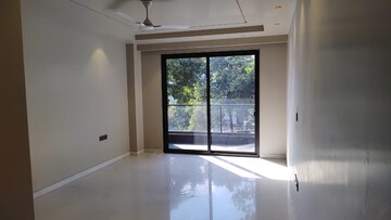 Room in 4 BHK Builder Floor at Whispering Meadows, Sector 43 – for Sale