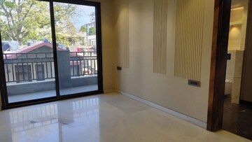 Room in 4 BHK Builder Floor at Whispering Meadows, Sector 43 – for Sale