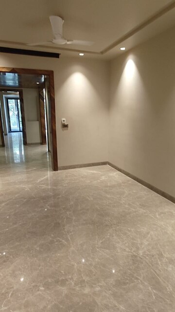 Room in 4 BHK Builder Floor at Whispering Meadows, Sector 43 – for Sale