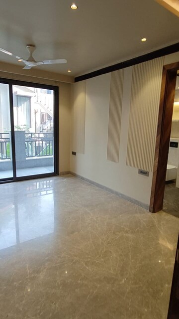 Room in 4 BHK Builder Floor at Whispering Meadows, Sector 43 – for Sale