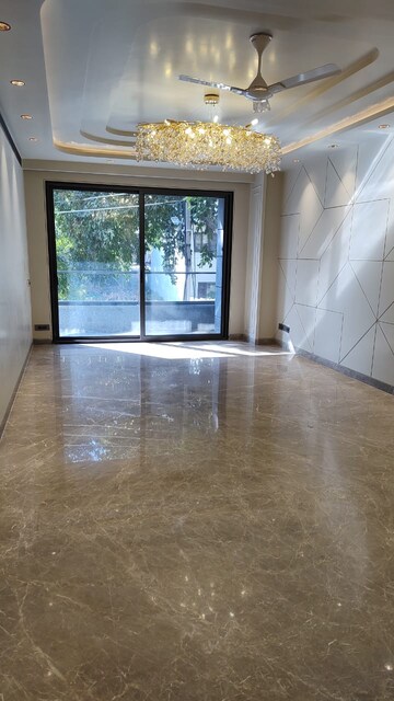 Room in 4 BHK Builder Floor at Whispering Meadows, Sector 43 – for Sale