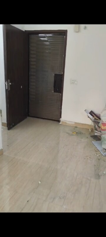 Room in 2 BHK Apartment at Migsun Roof, Raj Nagar Extension – for Sale