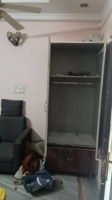 Furnished Amenities in 1.5 BHK Builder Floor at Ignou Road – for Rent