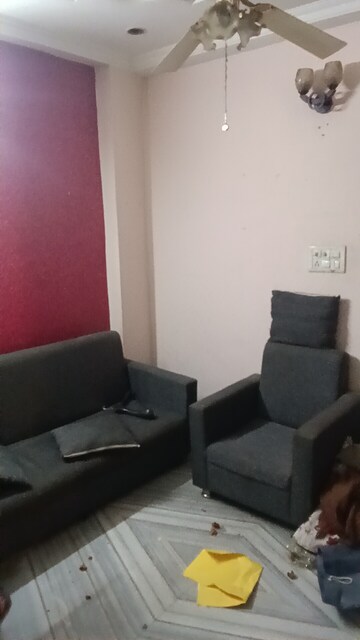 Living Room in 1.5 BHK Builder Floor at Ignou Road – for Rent
