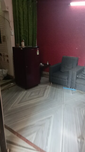 Living Room in 1.5 BHK Builder Floor at Ignou Road – for Rent