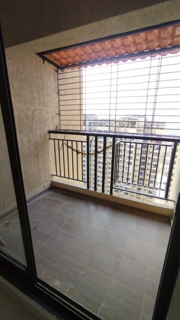Room in 1 BHK Apartment at Raunak City Phase 3, Kalyan West – for Rent