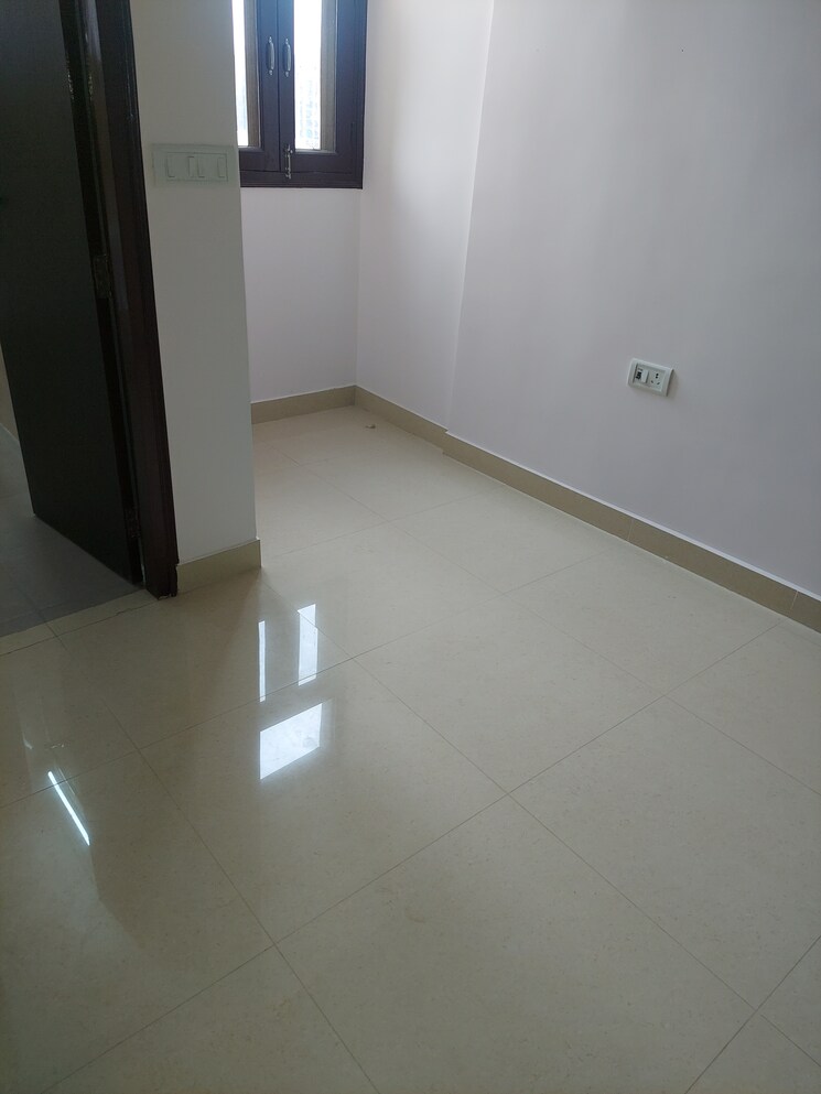 Room, ip extension 2 Bedroom 1000 Sq.Ft. Apartment In Ip Extension Delhi 8335813