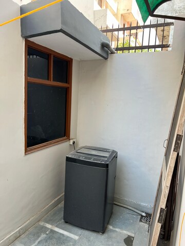 Room in 2 BHK Independent House at Ansal Plaza Sector-23, Sector 23 – for Rent