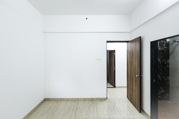 Room in 3 BHK Apartment at Samrin Heritage, Panch Pakhadi – for Sale