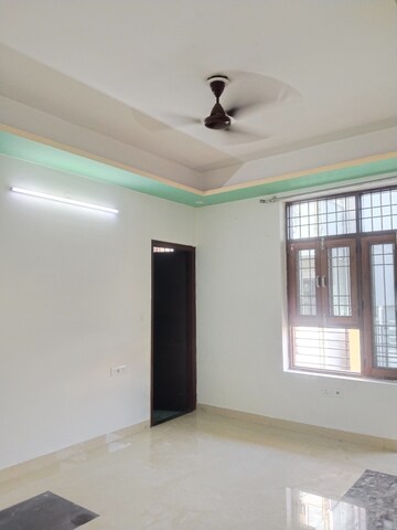 Room in 3 BHK Builder Floor at Ansal Plaza Sector-23, Sector 23 – for Rent