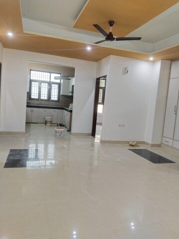 Room in 3 BHK Builder Floor at Ansal Plaza Sector-23, Sector 23 – for Rent