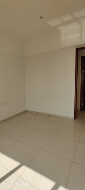 Room in 3 BHK Apartment at Shapoorji Pallonji Vicinia, Powai – for Rent