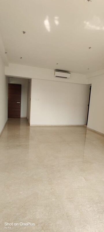 Room in 3 BHK Apartment at Shapoorji Pallonji Vicinia, Powai – for Rent