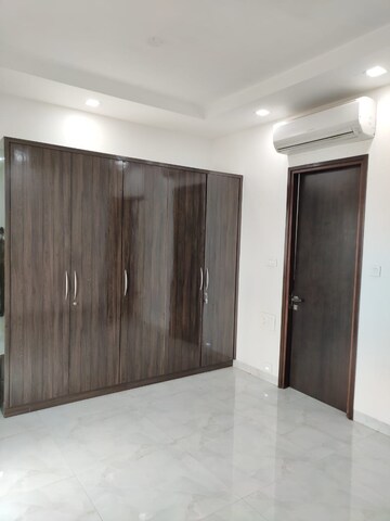Room in 3 BHK Apartment at Jayabheri The Summit, Narsingi – for Rent