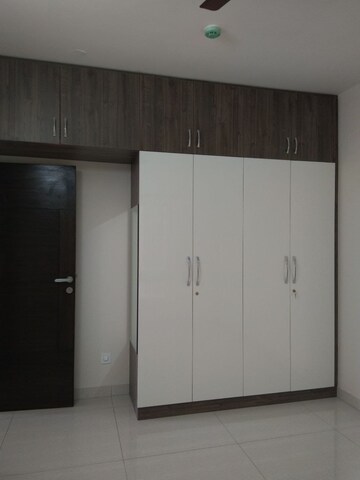 Room in 3 BHK Apartment at Jayabheri The Summit, Narsingi – for Rent