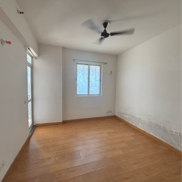 Room in 3 BHK Apartment at Jaypee Kensington Park Apartments, Sector 133 – for Rent