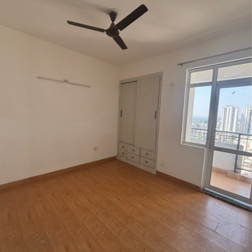 Room in 3 BHK Apartment at Jaypee Kensington Park Apartments, Sector 133 – for Rent