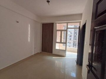 Room in 3 BHK Apartment at Panchsheel Greens, Sector 16 Greater Noida – for Rent