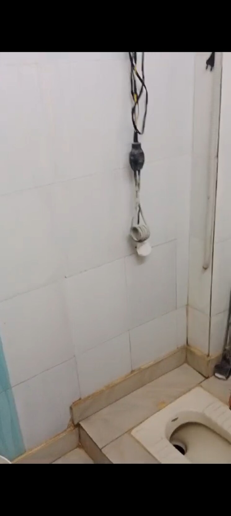 Bathroom, new ashok nagar 1 RK 25 Sq.Yd. Builder Floor In New Ashok Nagar Delhi 8336069