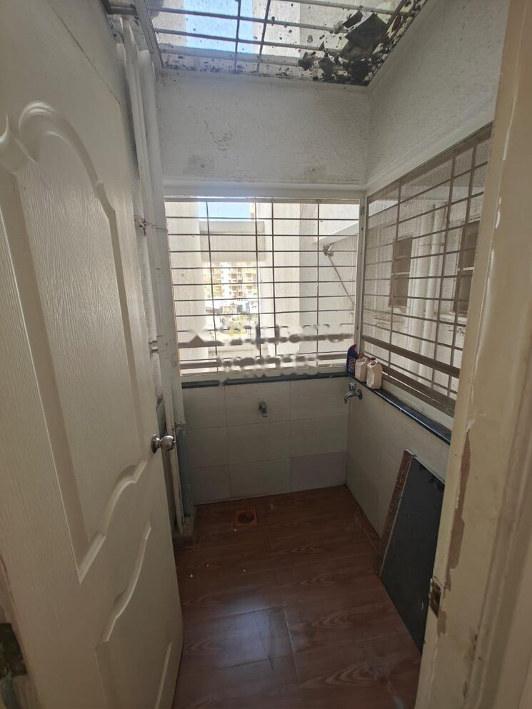 Bathroom, kundan-freshia 3 Bedroom 1015 Sq.Ft. Apartment In Baner Pune 8335998