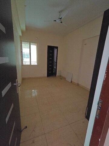 Room in 3 BHK Apartment at Gaur Saundaryam, Tech Zone 4 Greater Noida – for Rent