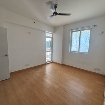 Room in 3.5 BHK Apartment at Jaypee Kensington Boulevard, Sector 131 – for Sale