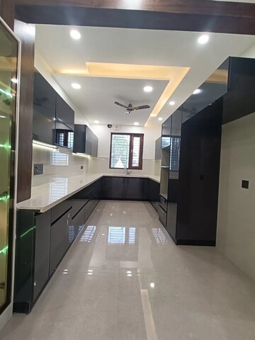 Kitchen in 3 BHK Builder Floor at Sector 43 – for Sale