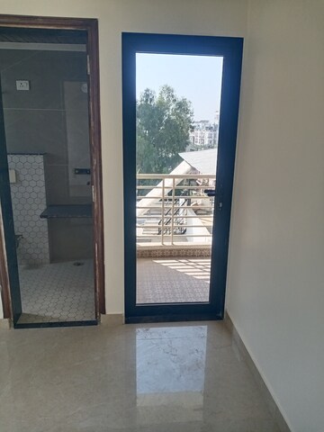 Building Lobby in 3 BHK Builder Floor at Shyam Nagar – for Sale