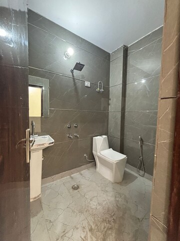 Bathroom in 2 BHK Apartment at Chhajjupur – for Rent