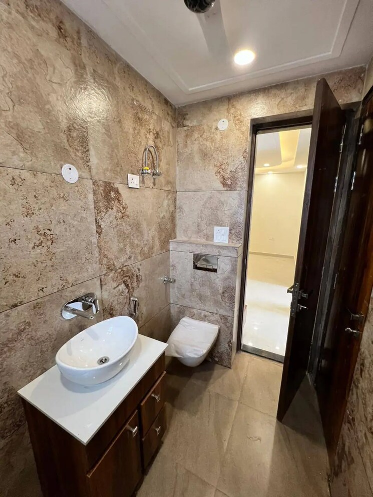 Bathroom, sector 41 4 Bedroom 2500 Sq.Ft. Builder Floor In Sector 41 Faridabad 8336225