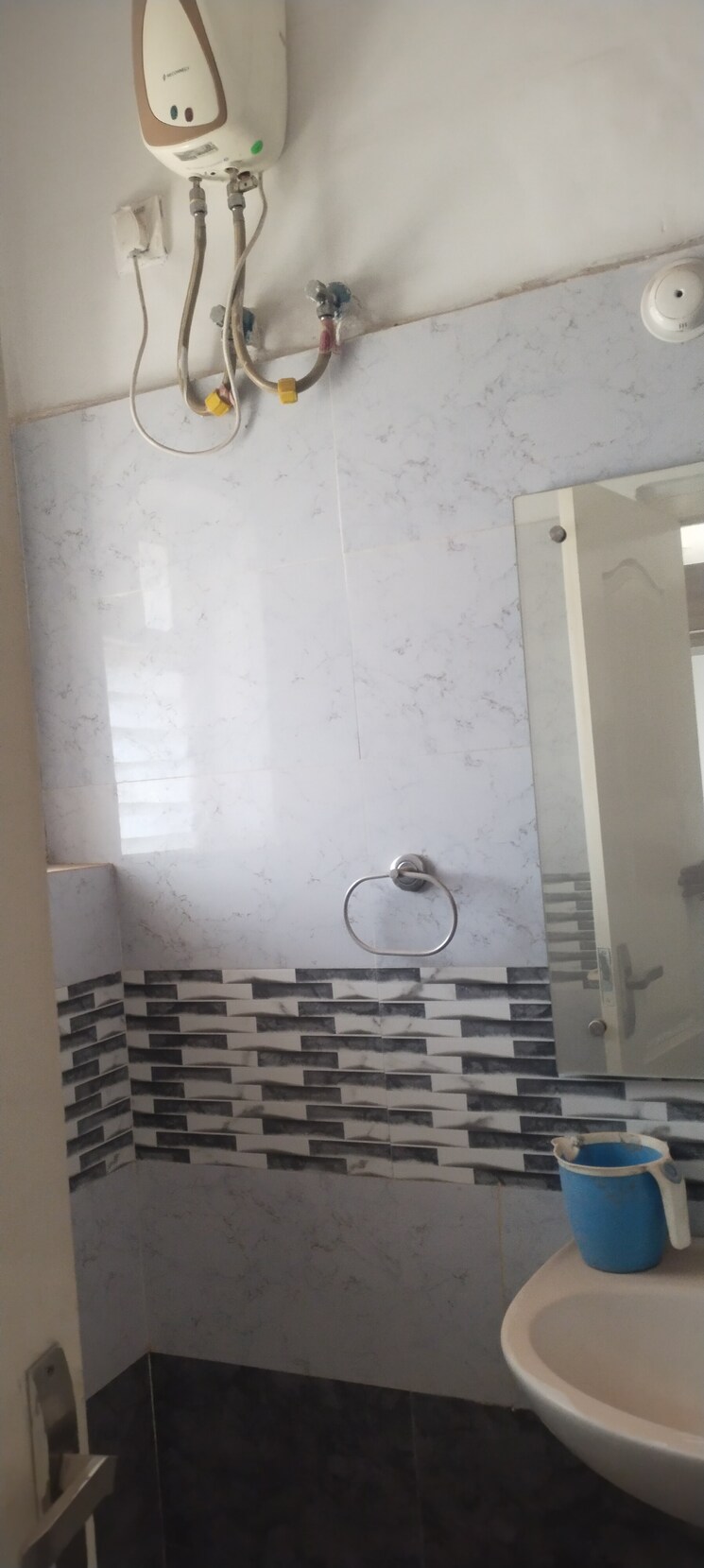 Bathroom, pavani-laxmi-nivas 3 Bedroom 1900 Sq.Ft. Apartment In Madhapur Hyderabad 8336281