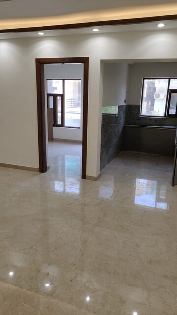 Room in 3 BHK Builder Floor at Sector 43 – for Sale