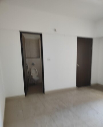 Room in 4 BHK Apartment at Godrej Skyline, Koregaon Park – for Sale