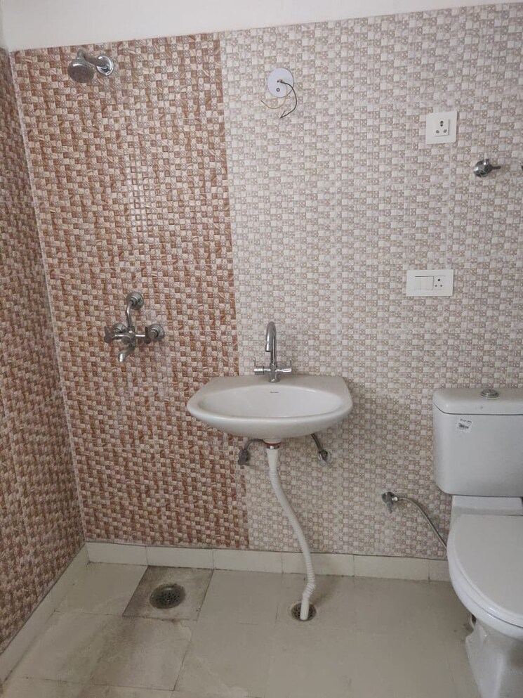 Bathroom, techman-moti-residency 1.5 Bedroom 665 Sq.Ft. Apartment In Raj Nagar Extension Ghaziabad 8336482