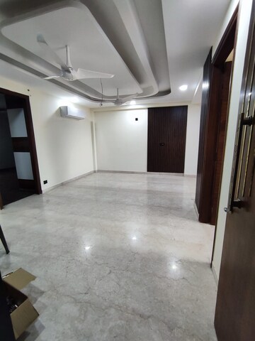 Room in 3 BHK Builder Floor at Sector 26 – for Rent