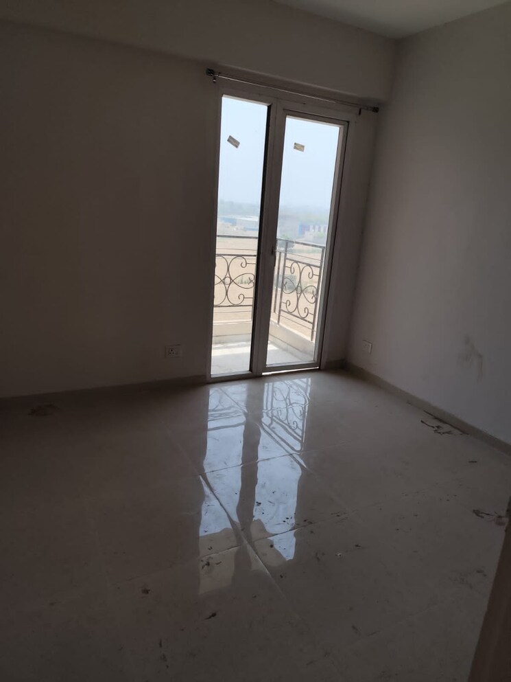 Room, signature-global-the-roselia 2 Bedroom 600 Sq.Ft. Apartment In Sector 95a Gurgaon 8336535