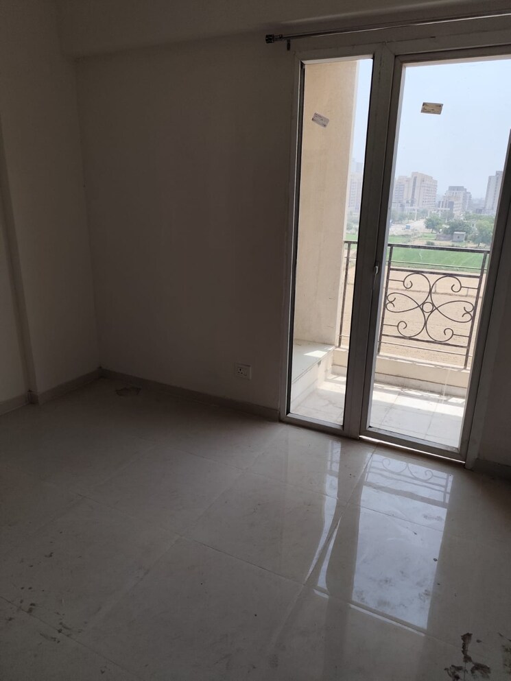 Room, signature-global-the-roselia 2 Bedroom 600 Sq.Ft. Apartment In Sector 95a Gurgaon 8336535