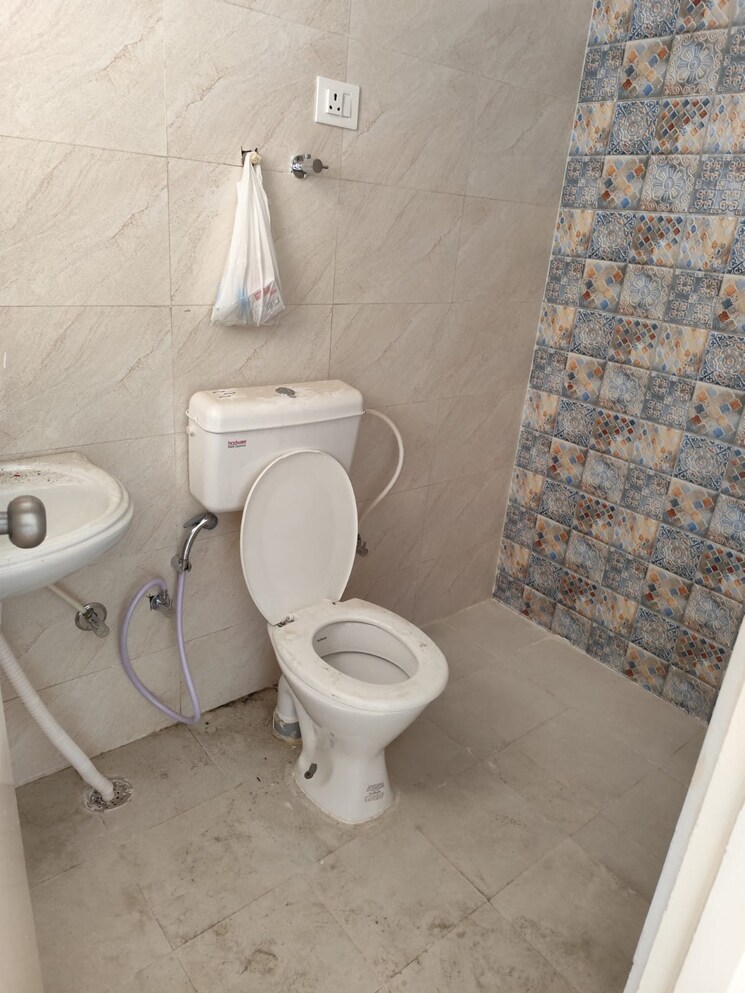 Bathroom, signature-global-the-roselia 2 Bedroom 600 Sq.Ft. Apartment In Sector 95a Gurgaon 8336535