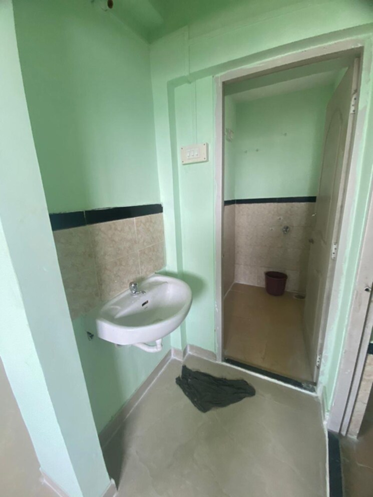 Bathroom, sion 1 Bedroom 305 Sq.Ft. Apartment In Sion Mumbai 8336561