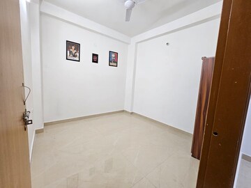 Room in 1 BHK Builder Floor at Saket – for Rent